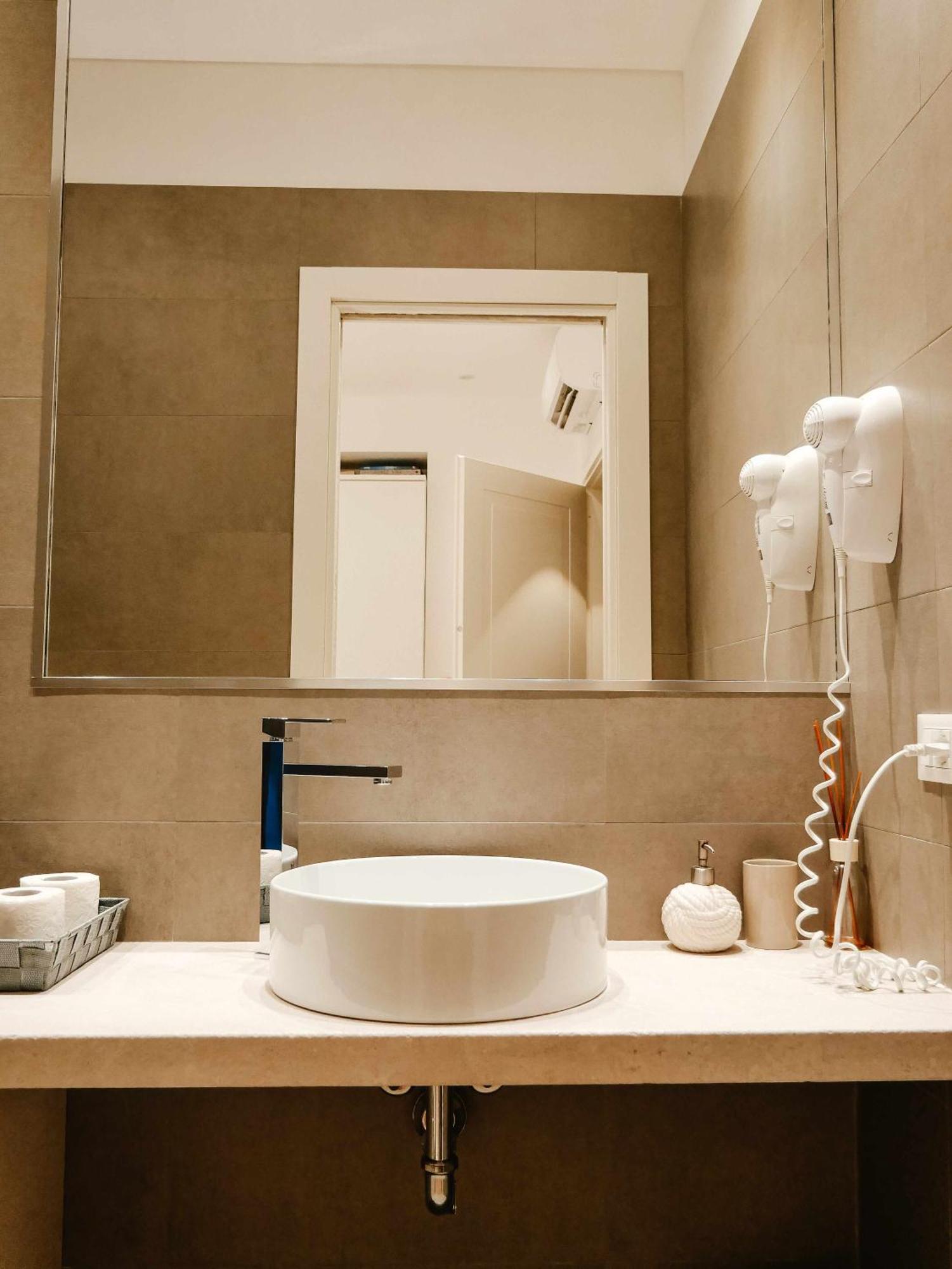 Ceo Luxury Suite Di กาญารี ภายนอก รูปภาพ