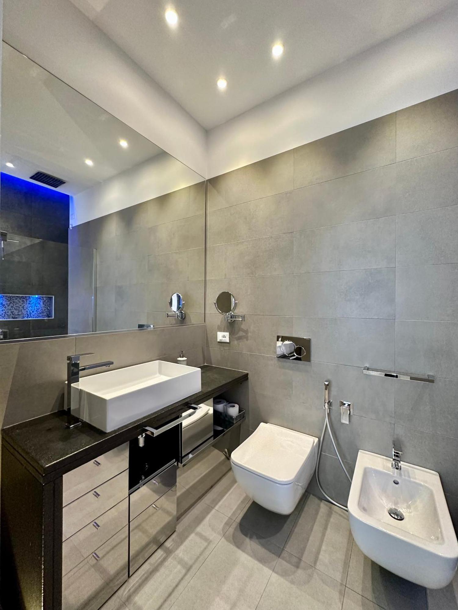 Ceo Luxury Suite Di กาญารี ภายนอก รูปภาพ